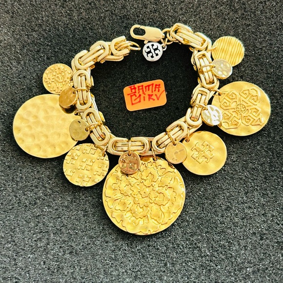 Tory Burch Jewelry - NWOT Tory Burch charm bracelet